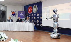 Akademisyen robot Sinop Üniversitesi'nde konuştu