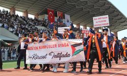 Mezuniyet töreninde öğrenciler İsrail'in Gazze'ye saldırılarını kınadı