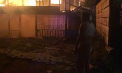 Kastamonu’da yanan ahşap ev küle döndü