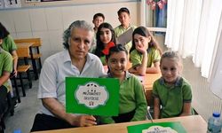 Kaymakam öğrencilerin karne sevincine ortak oldu