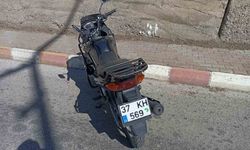 Motosiklet sürücüsü bariyere çarparak ağır yaralandı