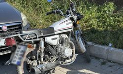 Otomobille çarpışan motosikletin sürücüsü yaralandı