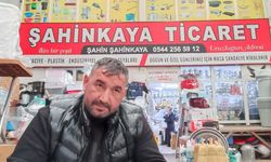 Sinoplu hayırseverden vatandaşa sandalye desteği