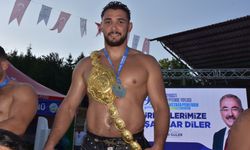 Sinoplu pehlivan altın kemeri taktı