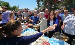 Gümüşhacıköy halkında aşure ikram edildi