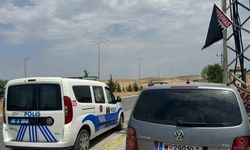 Elektrik direğine çarpan otomobildeki 3 kişi yaralandı