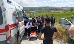 Otomobil ile hafif ticari araç çarpıştı