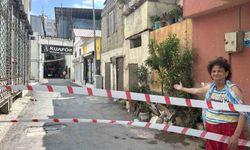 Yoldaki çökmeler evleri tehdit ediyor