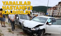 İki otomobil kavşakta çarpıştı. 3 yaralı var!
