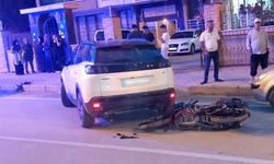 Motosiklet ve otomobil çarpıştı: Bir kişi yaralandı