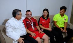 Vali Özarslan başarılı genç sporcuları ziyaret etti