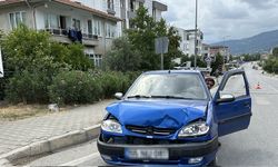 2 otomobil çarpıştı: 1 kişi yaralandı