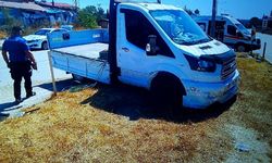 Otomobil kamyonetle çarpıştı