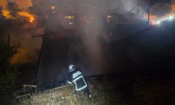 Yanan ev kullanılamaz hale geldi