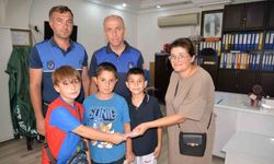 Sinoplu 3 çocuk buldukları parayı zabıtaya teslim etti
