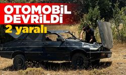 Devrilen otomobildeki 2 kişi yaralandı