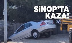El freni çekilmeyen otomobil duvardan düştü