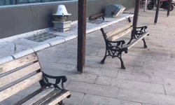Hastane bahçesindeki kırık banklar tepki çekti
