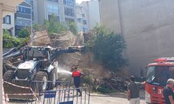 Sinop’ta çöken tarihi binanın yıkıntıları temizleniyor