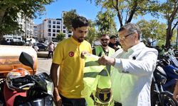 Sinop'ta motosiklet sürücülerine reflektörlü yelek dağıtıldı