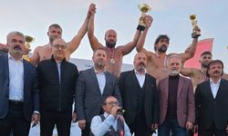 Sinoplu pehlivan kürsüye çıktı