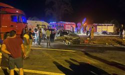 Civciv taşıyan tır otomobille çarpıştı: 6 yaralı