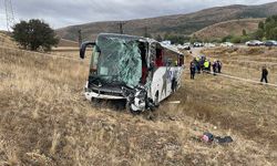 Otobüs ile tır çarpıştı: 18 yaralı