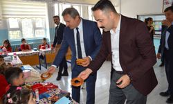 Havza'da öğrencilere simit ve süt ikramı