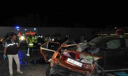 Feci kazada otomobil ikiye bölündü: 1’i çocuk 5 ölü, 6 yaralı
