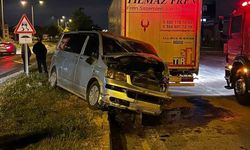 Ters istikamete giren araç ağaçlara çarparak durabildi
