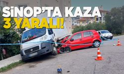 Sinop’ta otomobil yayalara çarpıp minibüsün altına girdi