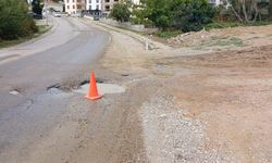 Sinop’ta yola akan su tehlike oluşturuyor