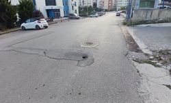 Sinop’ta asfalt altında göçük meydana geldi