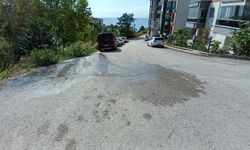 Altyapı arızası çevreye kötü koku yayıyor