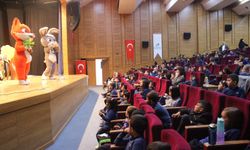 “Akıllı Tavşan Momo” tiyatrosuyla öğrenciler bilinçlendirildi
