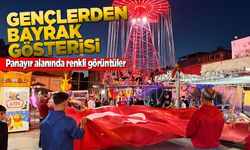 Türk bayrağı gösterisiyle gurur yaşattılar