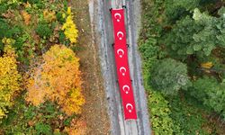 19 metrelik Türk bayrağıyla yürüyüş düzenlendi