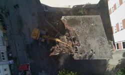 İlçede metruk binaların yıkımı gerçekleştirildi