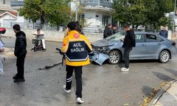 Otomobil ile kamyonet çarpıştı: 5 yaralı