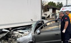 Tıra çarpan otomobilin sürücüsü öldü