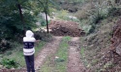 Arazi sahibi köy yolunu kapattı