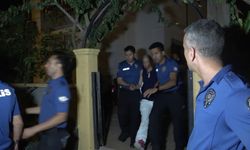 Çocukların üzerine benzin döküp yakmaya çalıştı