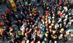 Çöken binanın enkazından 1 kişi sağ çıkarıldı