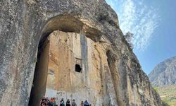 Gizemli kaya mezarı turistlerin ilgisini çekiyor