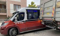 Tır ile minibüsün çarpıştı