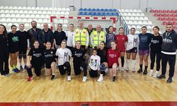 Sinop THK’den Sinopspor Kadın Hentbol Takımı’na ziyaret