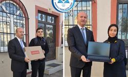 Başarılı öğrencilere bilgisayar hediye edildi