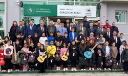 Sinop'ta öğrencilere spor, resim ve müzik malzemeleri dağıtımı yapıldı