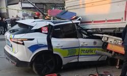 Ekip aracı tıra çarptı: 1 polis şehit oldu