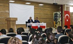 Amasya Valisi lise öğrencilerini ziyaret etti